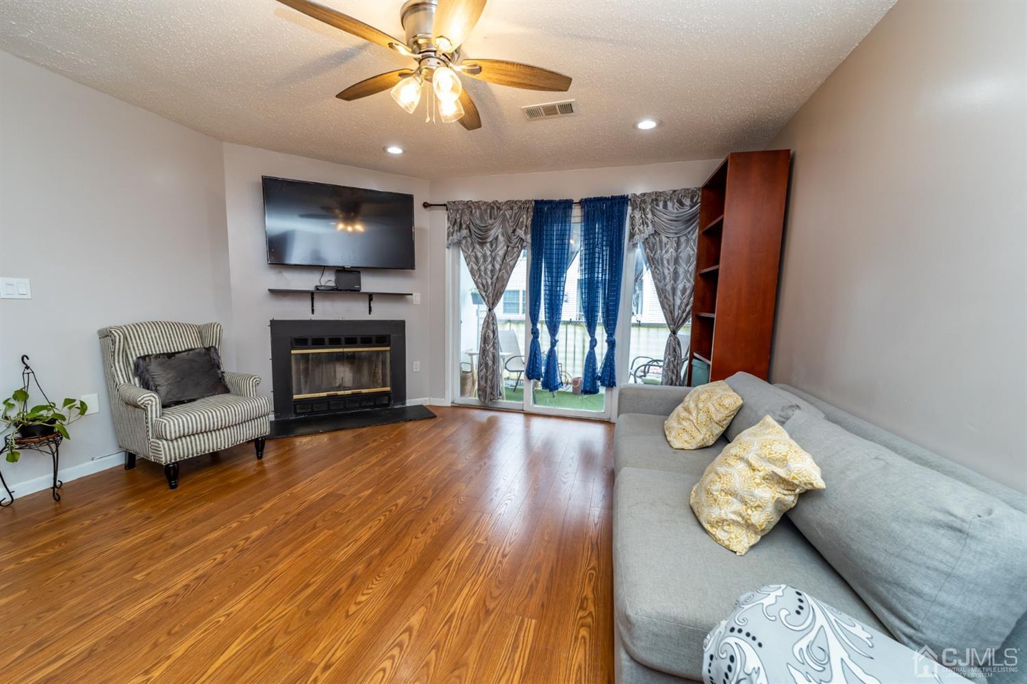 522 Edpas Road, Unit 522 New Brunswick, NJ 08901 - Photo 10 of 27