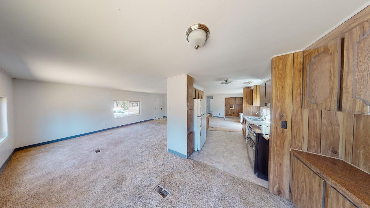17001 Cagle Road La Pine, OR 97739 - Photo 5 of 39 dining living and kitchen