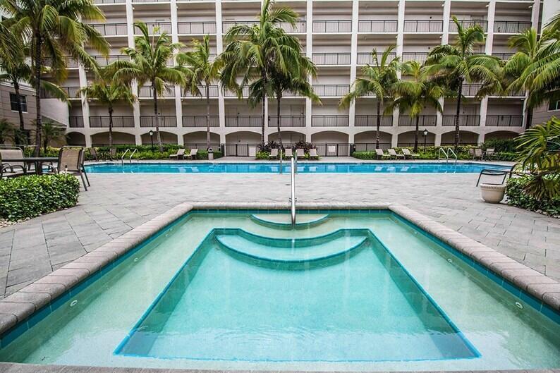 1690 Renaissance Commons Boulevard, Unit 1418 Boynton Beach, FL 33426 - Photo 18 of 21 Vizcaya Lakes Hot Tub