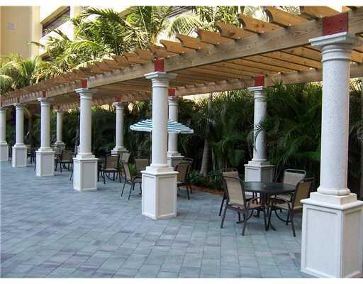 1690 Renaissance Commons Boulevard, Unit 1418 Boynton Beach, FL 33426 - Photo 19 of 21 Villa Lago Pergola