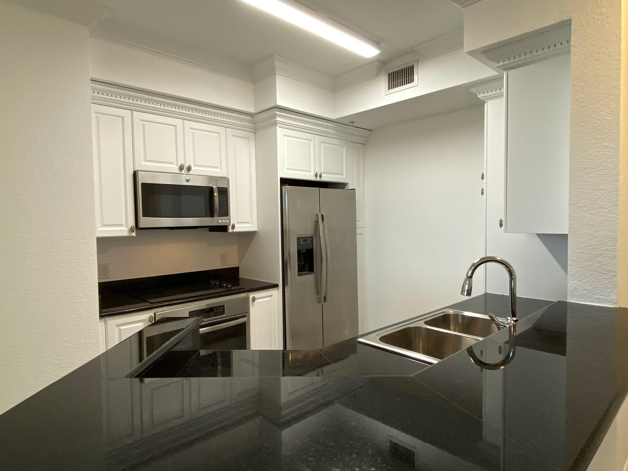 1690 Renaissance Commons Boulevard, Unit 1418 Boynton Beach, FL 33426 - Photo 5 of 21 1418_004