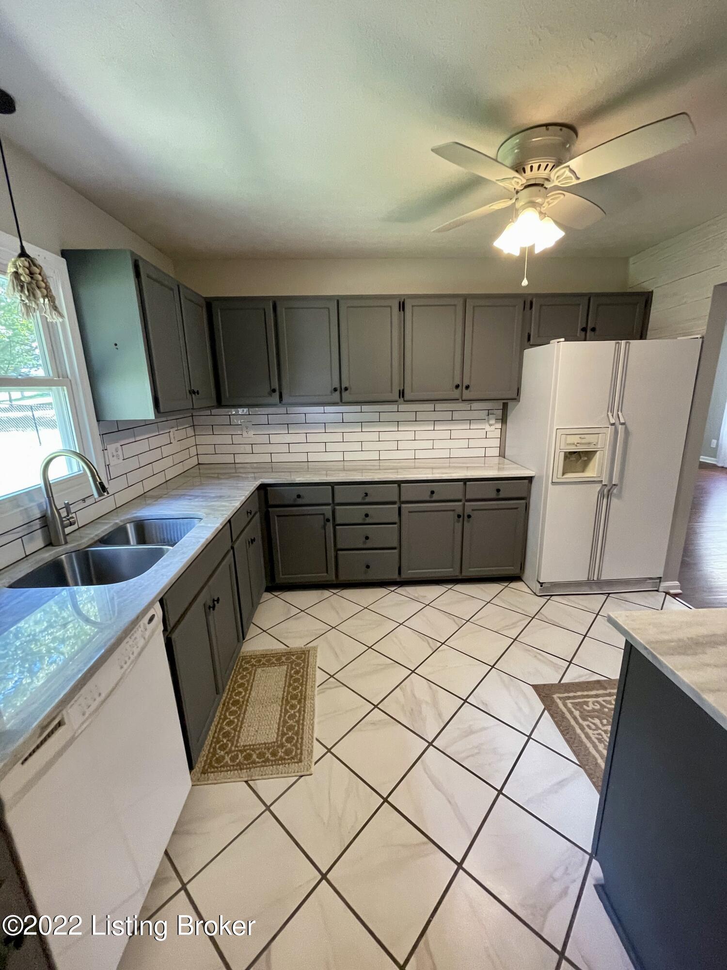 312 St Andrews Road Brandenburg, KY 40108 - Photo 16 of 34 CCBD9C64-EB69-4D20-BD88-78D42666C450