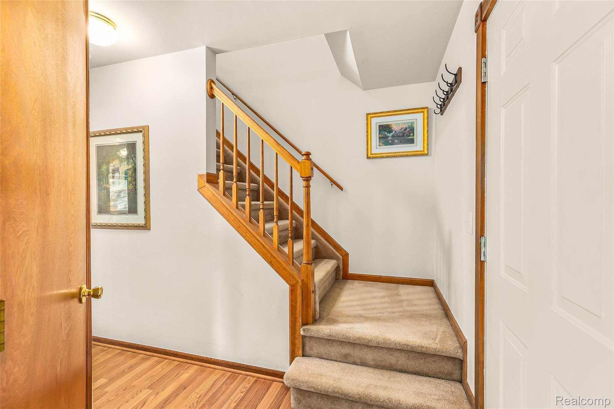 28970 Grix Road New Boston, MI 48164 - Photo 3 of 47 12.Foyer