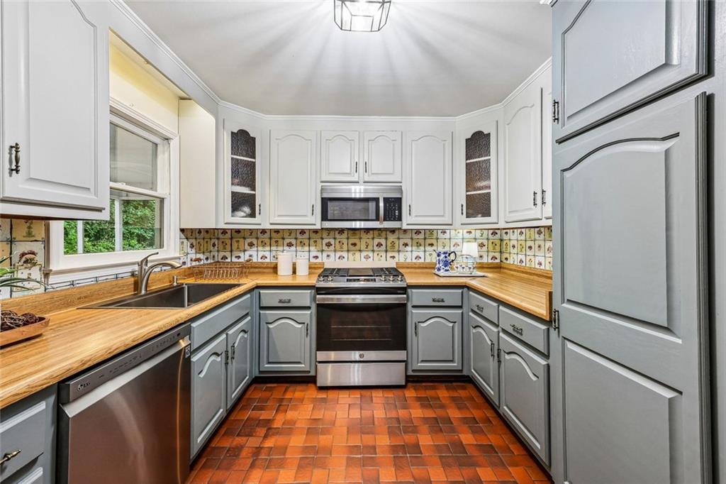 12160 Arnold Mill Road Roswell, GA 30075 - Photo 16 of 37