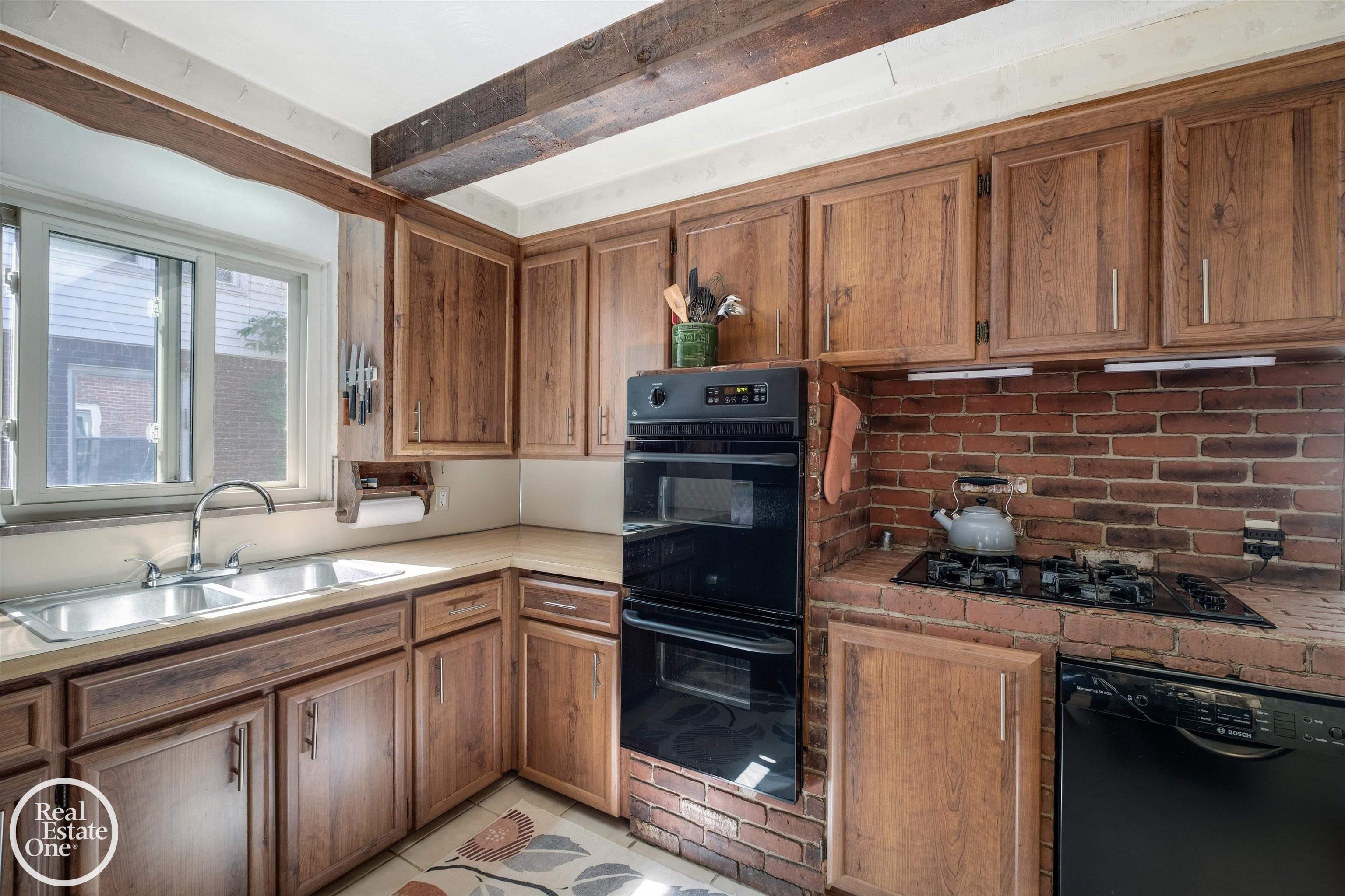 1819 Littlestone Road Grosse Pointe, MI 48236 - Photo 16 of 46 Kitchen