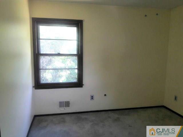 18 Ash Road Edison, NJ 08817 - Photo 15 of 25 an empty room with a window