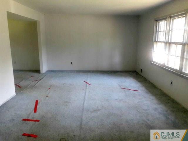 18 Ash Road Edison, NJ 08817 - Photo 4 of 25 an empty room with a window