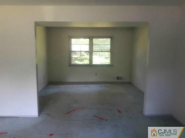 18 Ash Road Edison, NJ 08817 - Photo 6 of 25 an empty room with a window