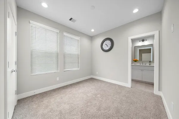 $1,999 | 8402 Curry Road, Houston, TX 77093