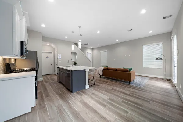 $1,999 | 8402 Curry Road, Houston, TX 77093