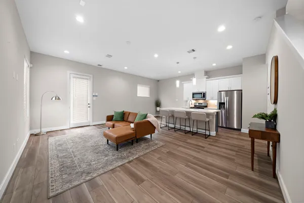 $1,999 | 8402 Curry Road, Houston, TX 77093
