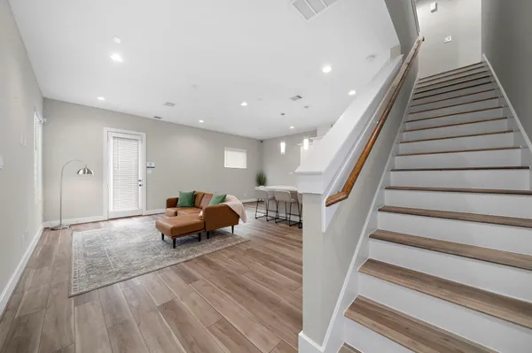 $1,999 | 8402 Curry Road, Houston, TX 77093