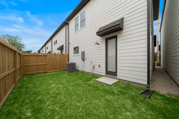 $1,999 | 8402 Curry Road, Houston, TX 77093