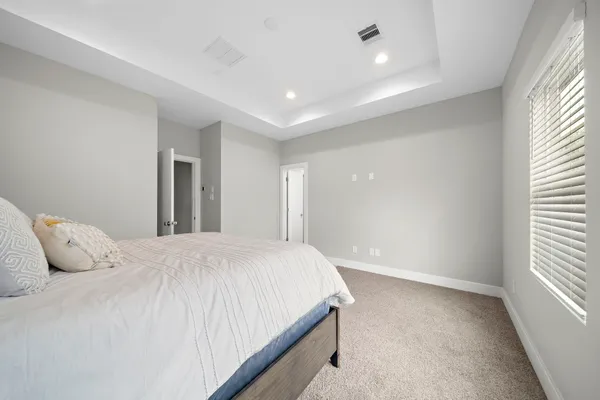 $1,999 | 8402 Curry Road, Houston, TX 77093