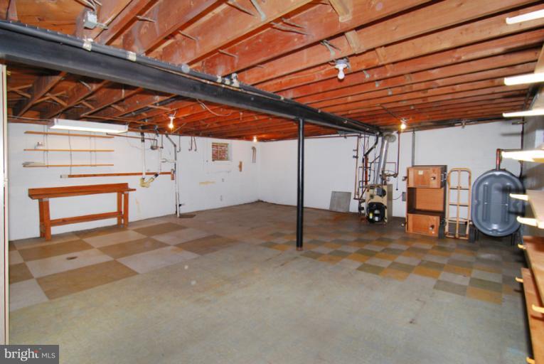 6425 Lignum Street Springfield, VA 22150 - Photo 18 of 30 a view of a garage