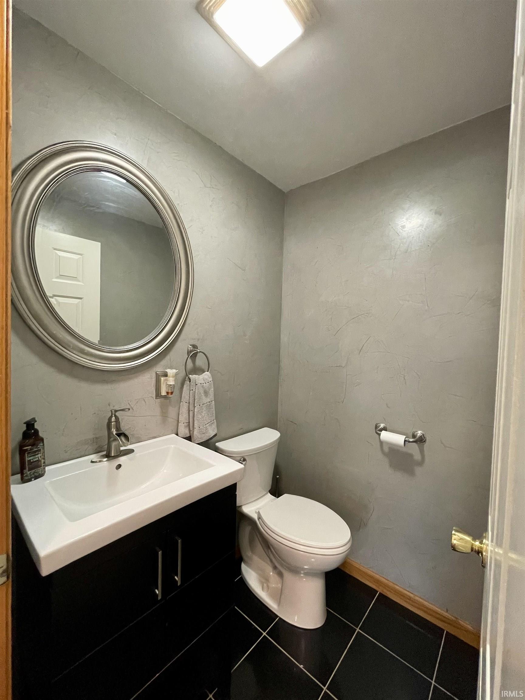 4285 Ridge Lane Washington, IN 47501 - Photo 11 of 26 Gallery Image 11