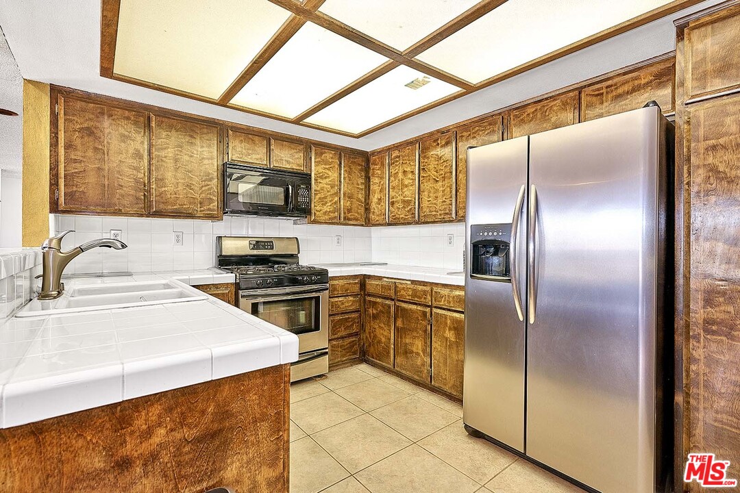 14200 Flathead Road Apple Valley, CA 92307 - Photo 11 of 21