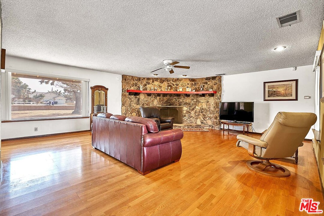 14200 Flathead Road Apple Valley, CA 92307 - Photo 8 of 21