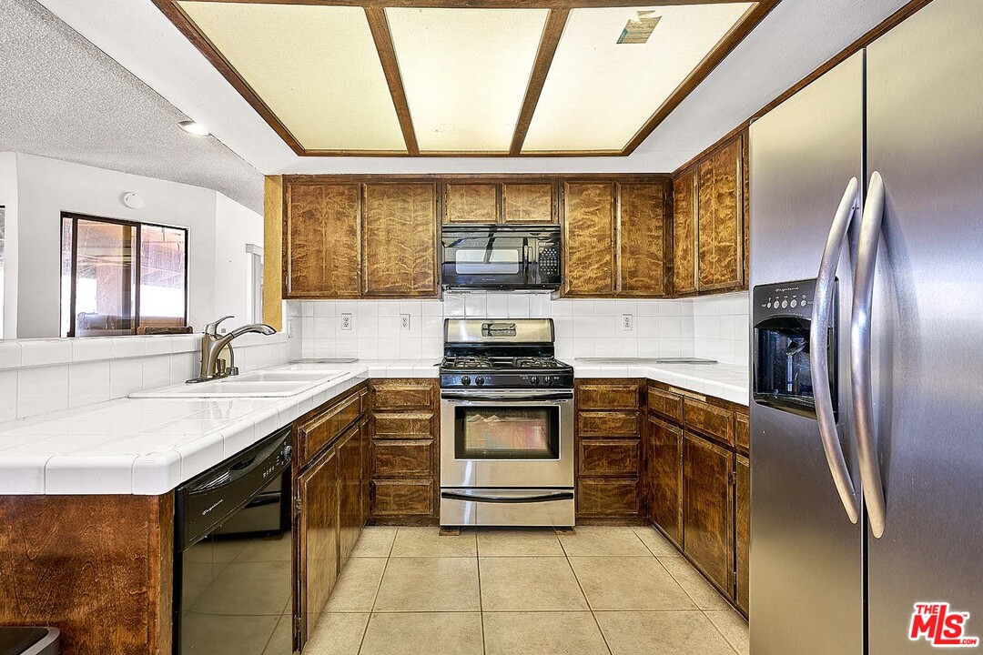 14200 Flathead Road Apple Valley, CA 92307 - Photo 10 of 21