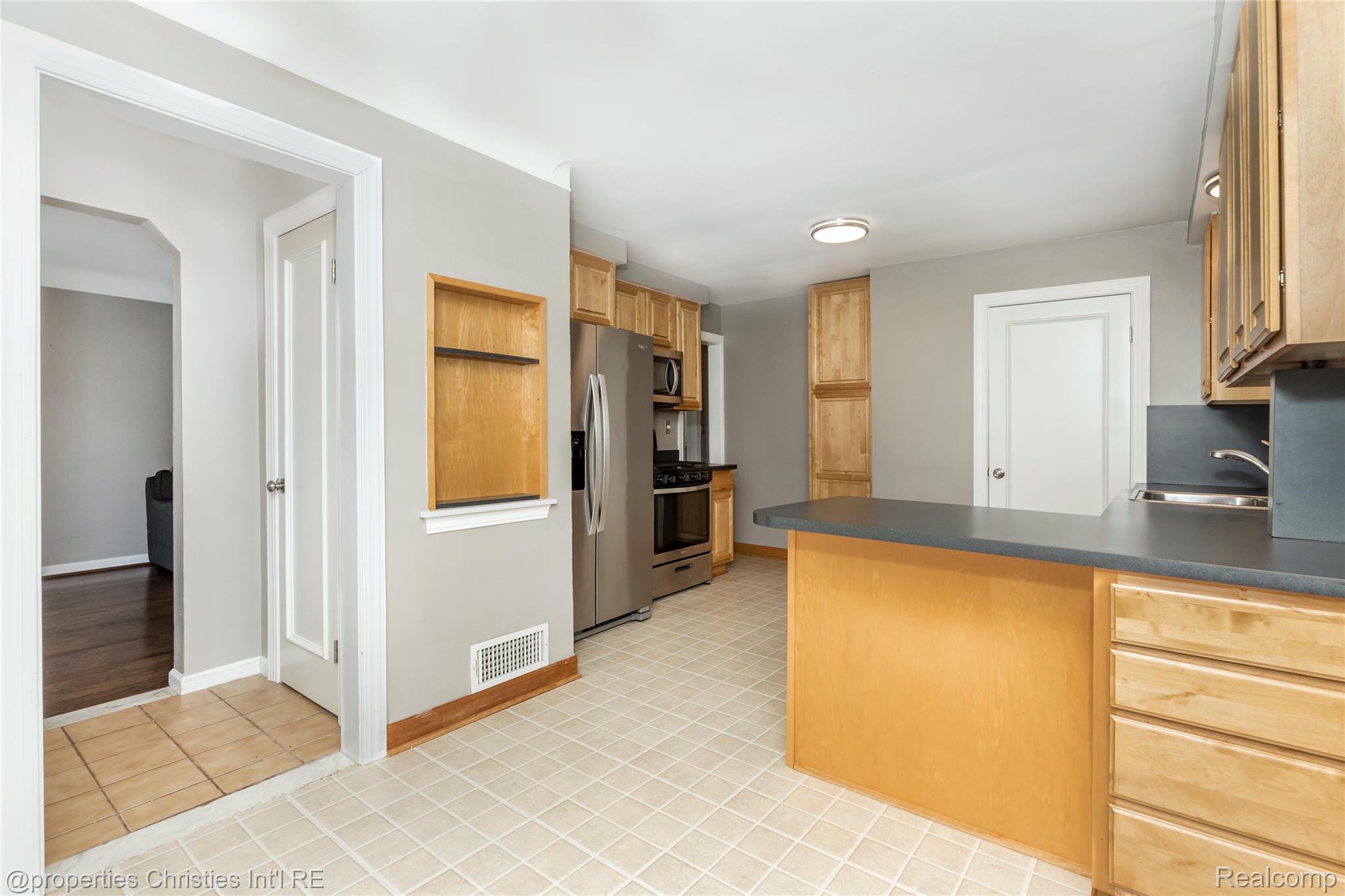114 East Webster Road Royal Oak, MI 48073 - Photo 7 of 41 Webster-6.jpg