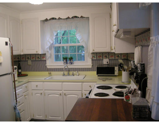 10 Drayton Road Dedham, MA 02026 - Photo 5 of 14 Gallery Image 5