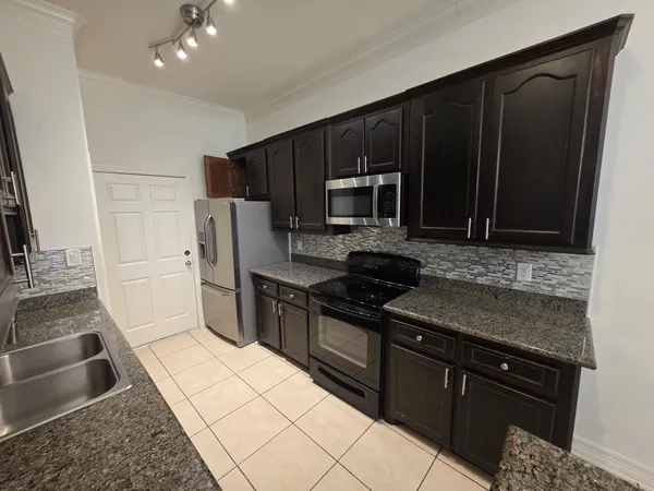 $1,700 | 16020 Fountainview Drive, Unit 17, Montgomery, TX 77356