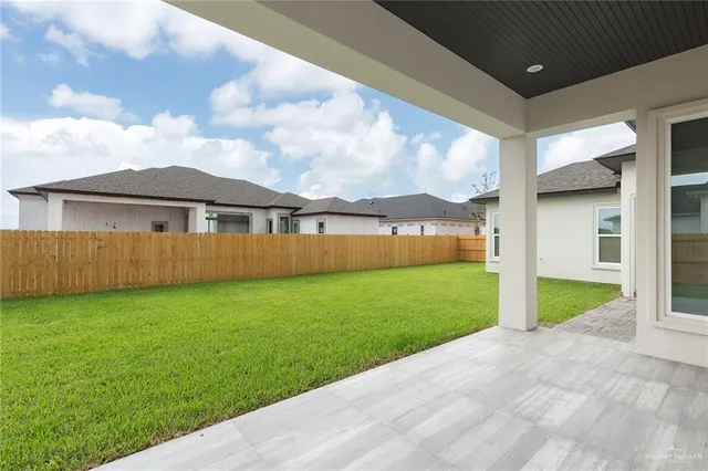a view of a house with backyard and garden