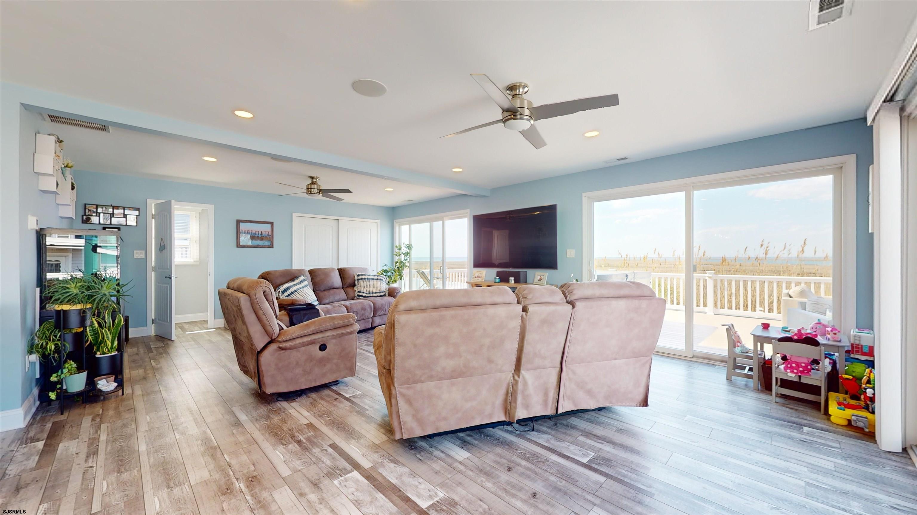 4205 Atlantic Brigantine Boulevard Brigantine, NJ 08203 - Photo 49 of 58 a living room with furniture and a large window