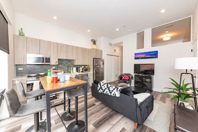 $3,549 | 2317 North Clark Street, Unit 410, Chicago, IL 60614