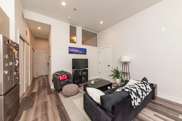 $3,549 | 2317 North Clark Street, Unit 410, Chicago, IL 60614