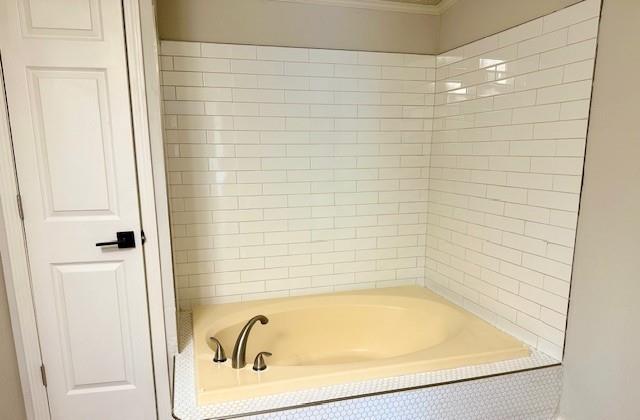 26 Skyland Drive West Locust Grove, GA 30248 - Photo 21 of 29 a bathroom with a bathtub