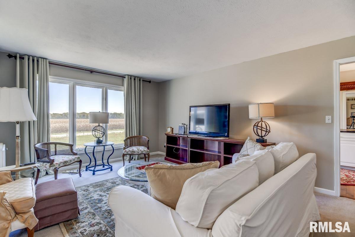 877 South Farmingdale Road New Berlin, IL 62670 - Photo 5 of 36 Gallery Image 5