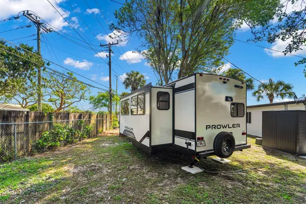 $1,800 | 3631 Northwest 4th Street, Unit 2, Lauderhill, FL 33311