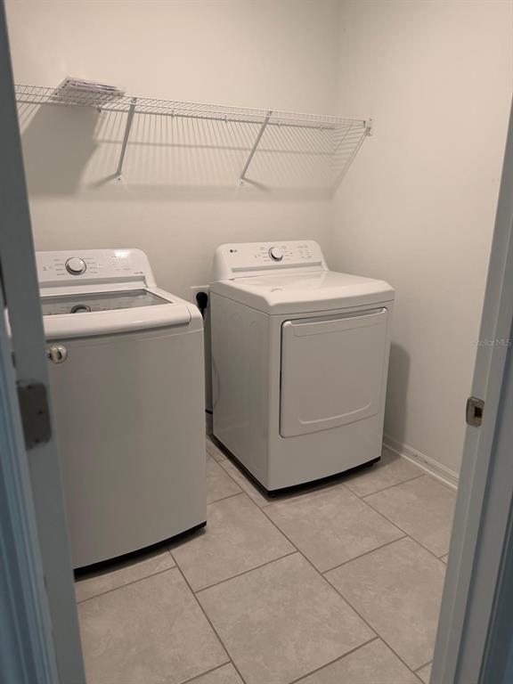 693 Reggie Road Winter Haven, FL 33859 - Photo 11 of 17 a utility room with dryer and washer