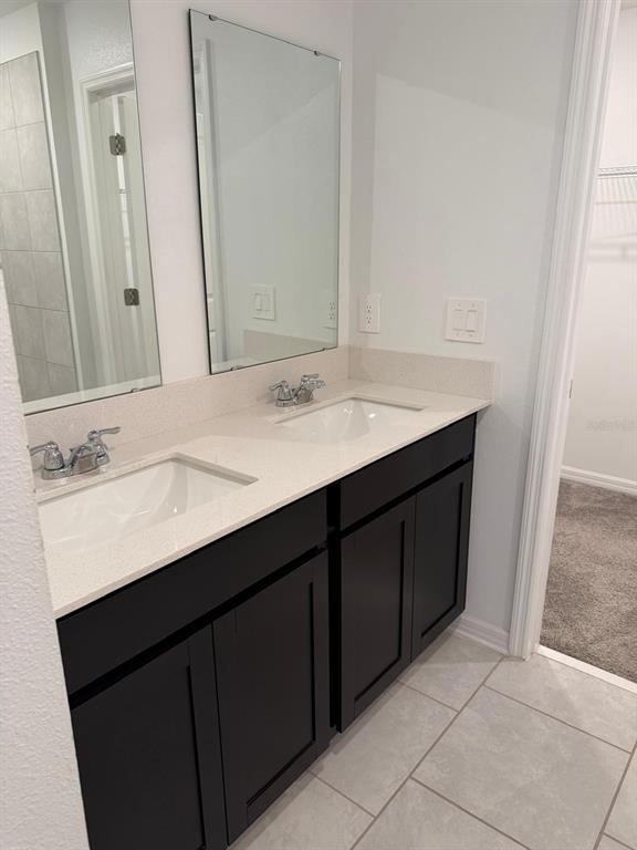 693 Reggie Road Winter Haven, FL 33859 - Photo 5 of 17 a bathroom with a sink vanity and a mirror