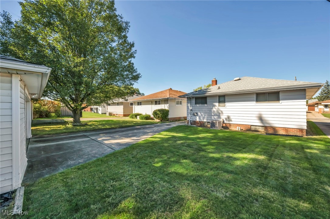 13732 Carpenter Road Garfield Heights, OH 44125 - Photo 35 of 46 View of green lawn