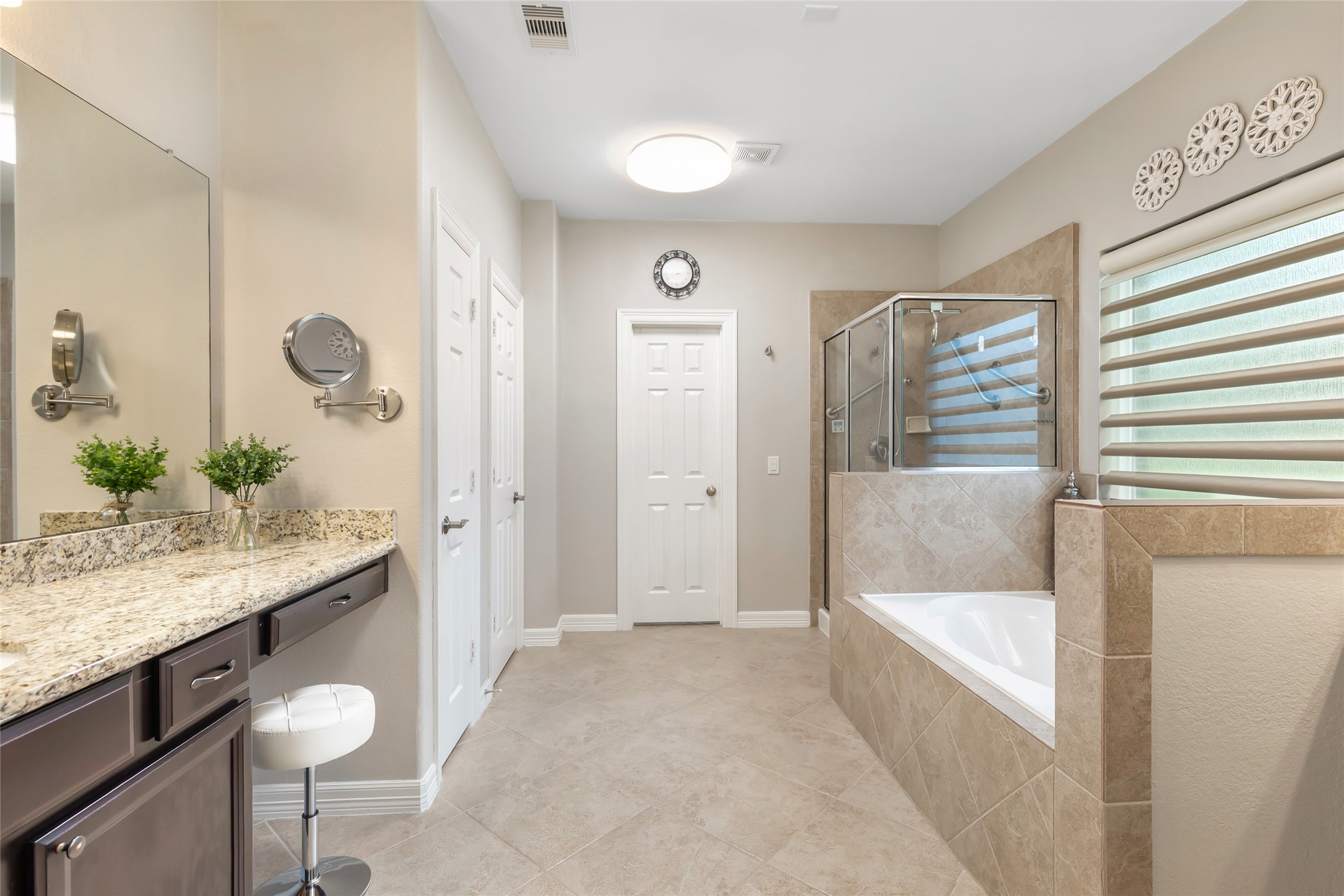 6202 Circle Back Road Baytown, TX 77523 - Photo 29 of 50 Separate tub and shower