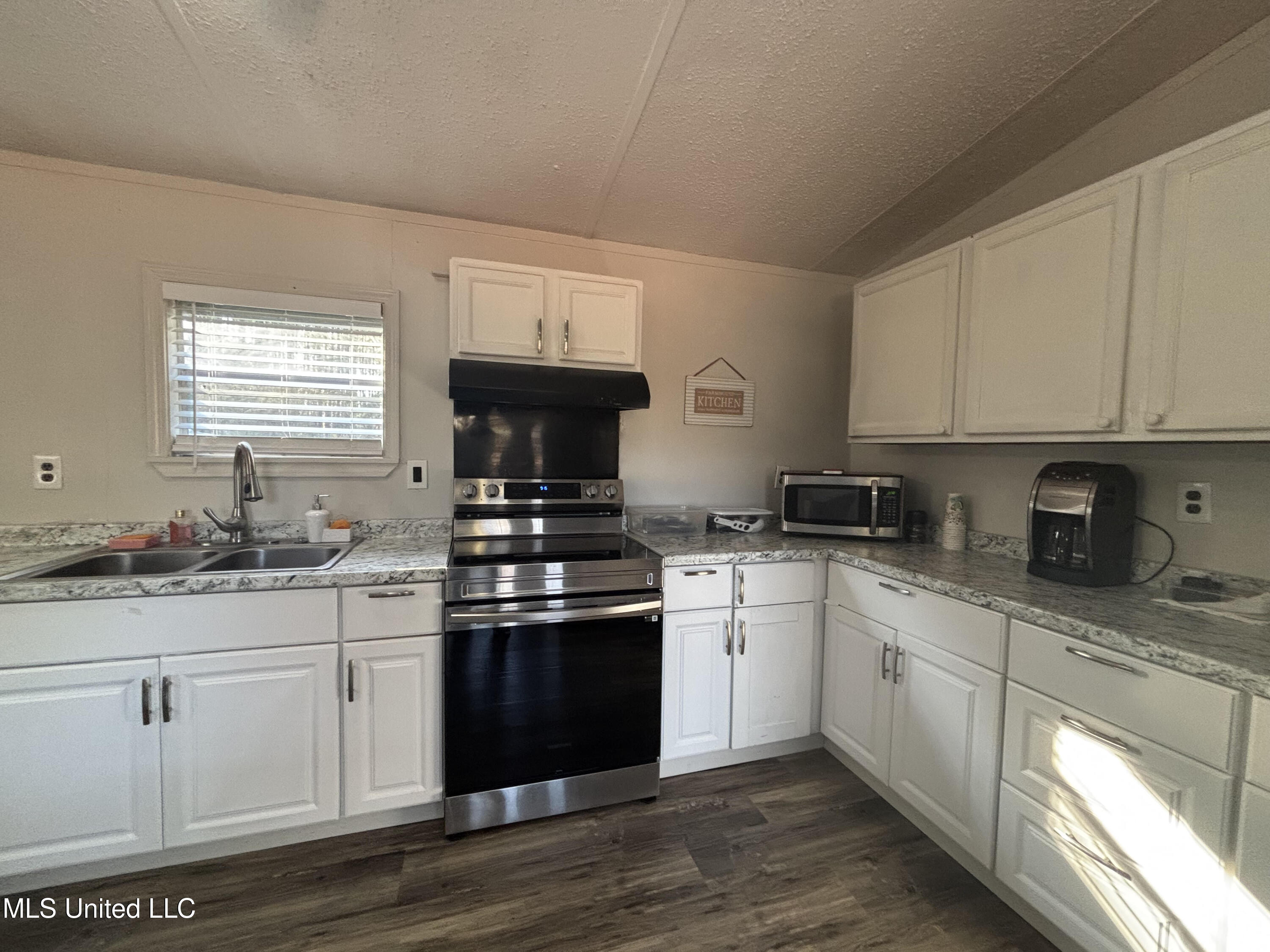 24160 Oak Ridge Drive Pass Christian, MS 39571 - Photo 11 of 23 kii