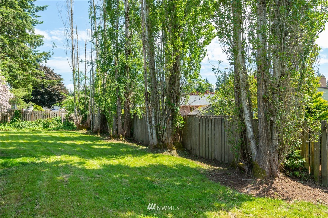 4131 Northeast 19th Street Renton, WA 98059 - Photo 37 of 40 a view of backyard with green space