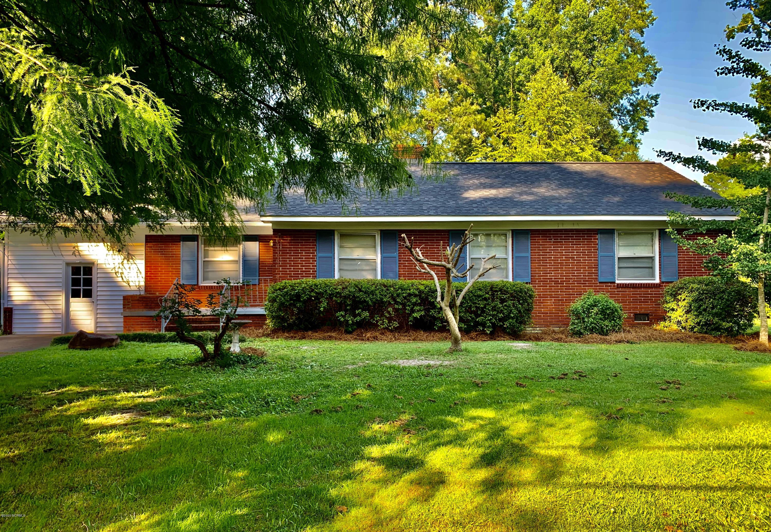 2207 Woodview Road Kinston, NC 28504 - Photo 1 of 26 IMG_0800 2