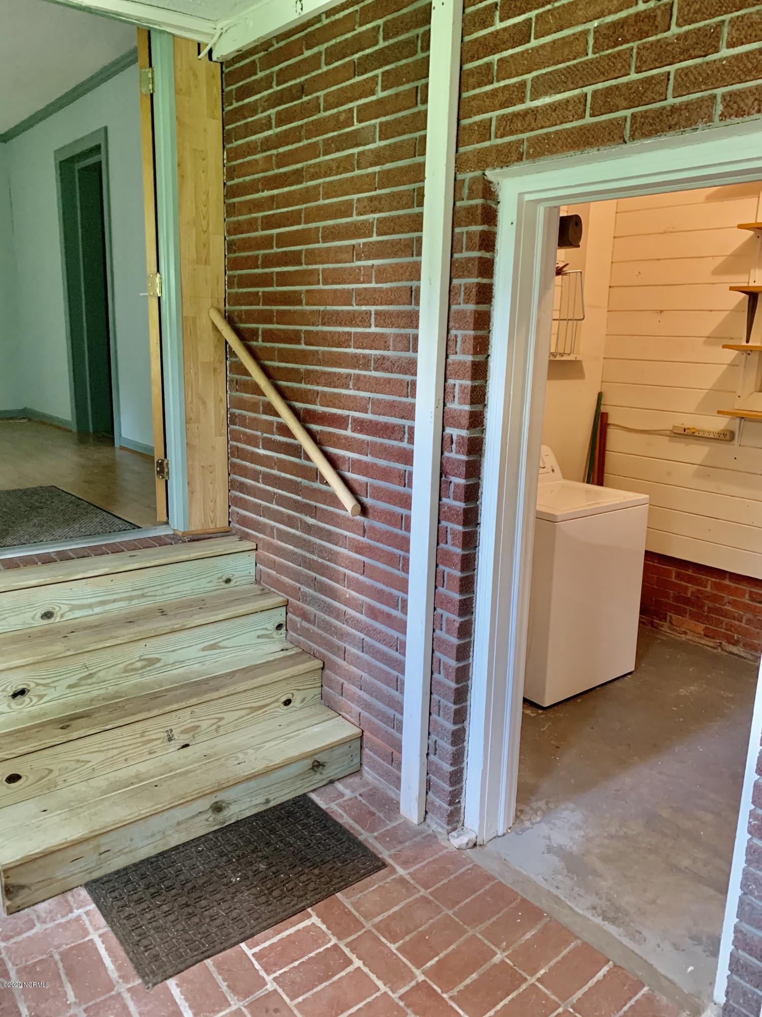 2207 Woodview Road Kinston, NC 28504 - Photo 13 of 26 IMG_4738