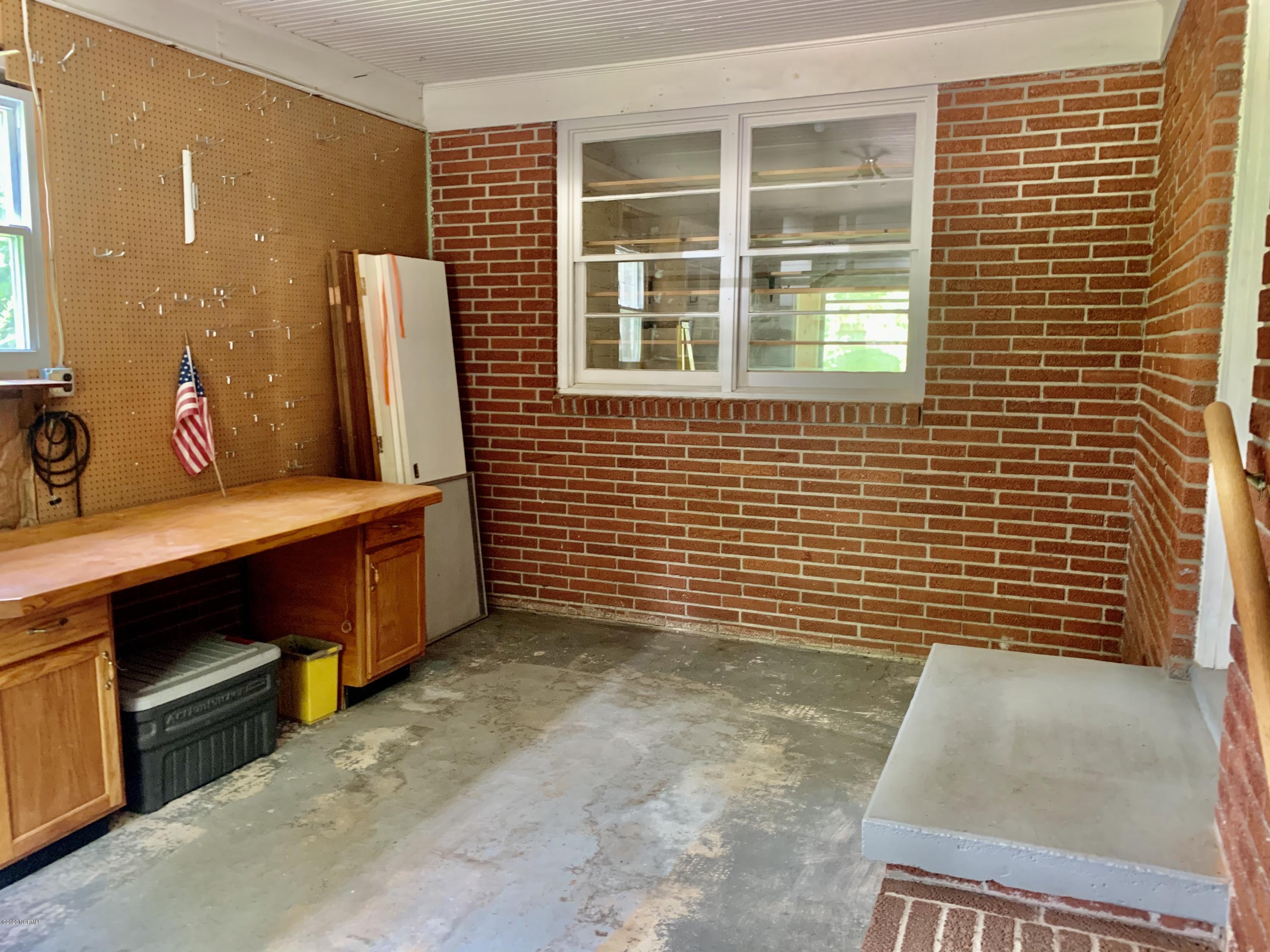 2207 Woodview Road Kinston, NC 28504 - Photo 15 of 26 IMG_4461