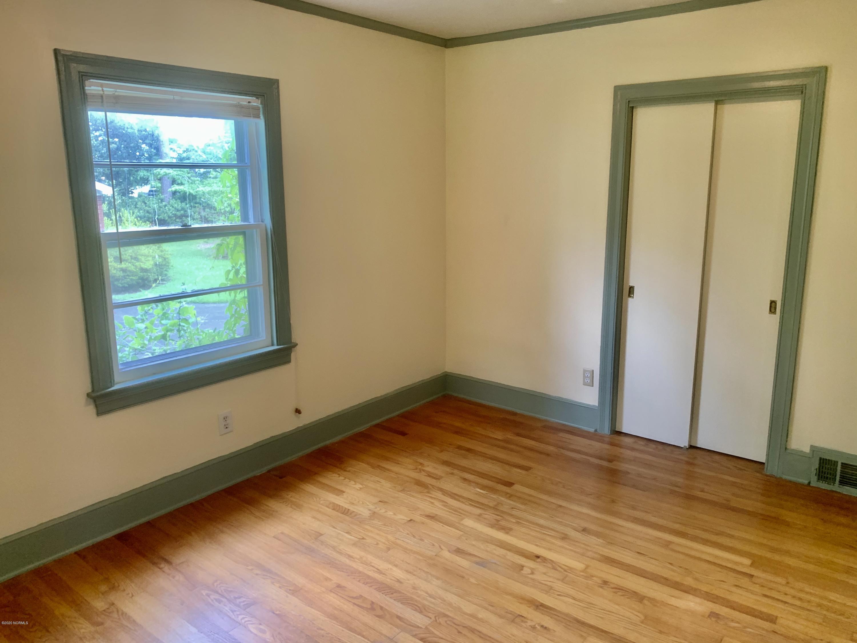 2207 Woodview Road Kinston, NC 28504 - Photo 20 of 26 IMG_2709