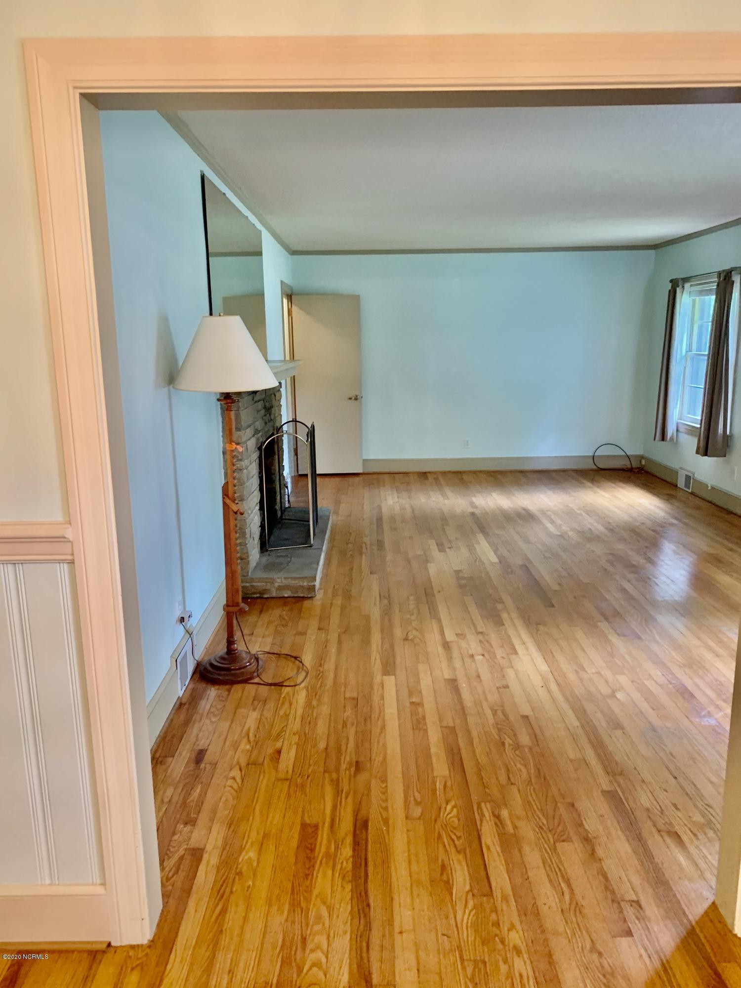 2207 Woodview Road Kinston, NC 28504 - Photo 7 of 26 IMG_1735