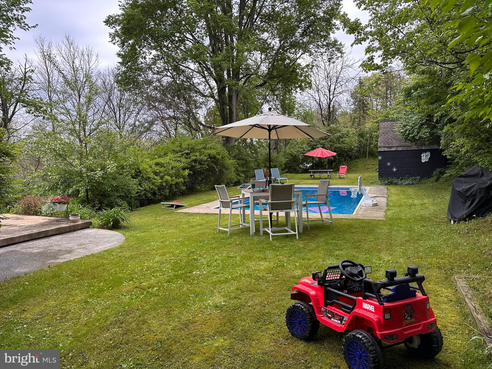 3059 Back Run Road Manheim, PA 17545 - Photo 6 of 19 a garden view with a seating space