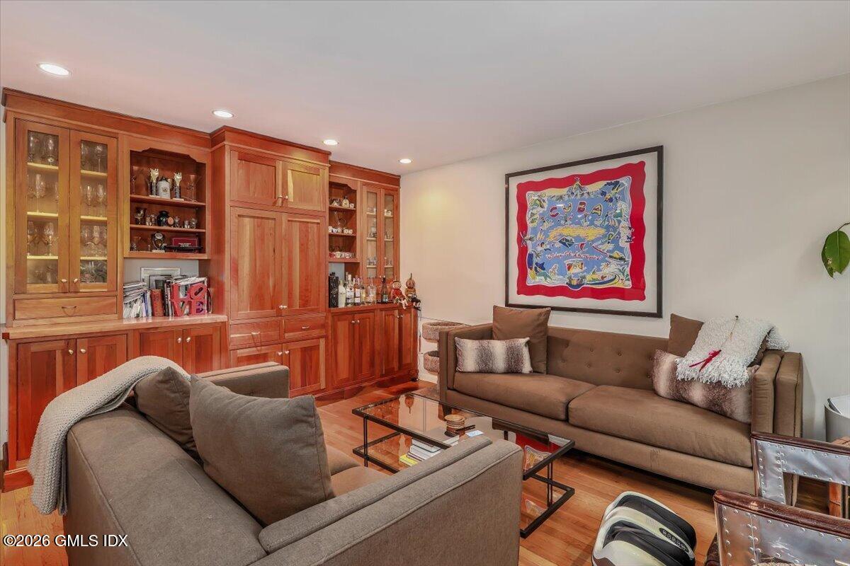 69 Studio Road Stamford, CT 06903 - Photo 15 of 35 Family room w/custom built-ins
