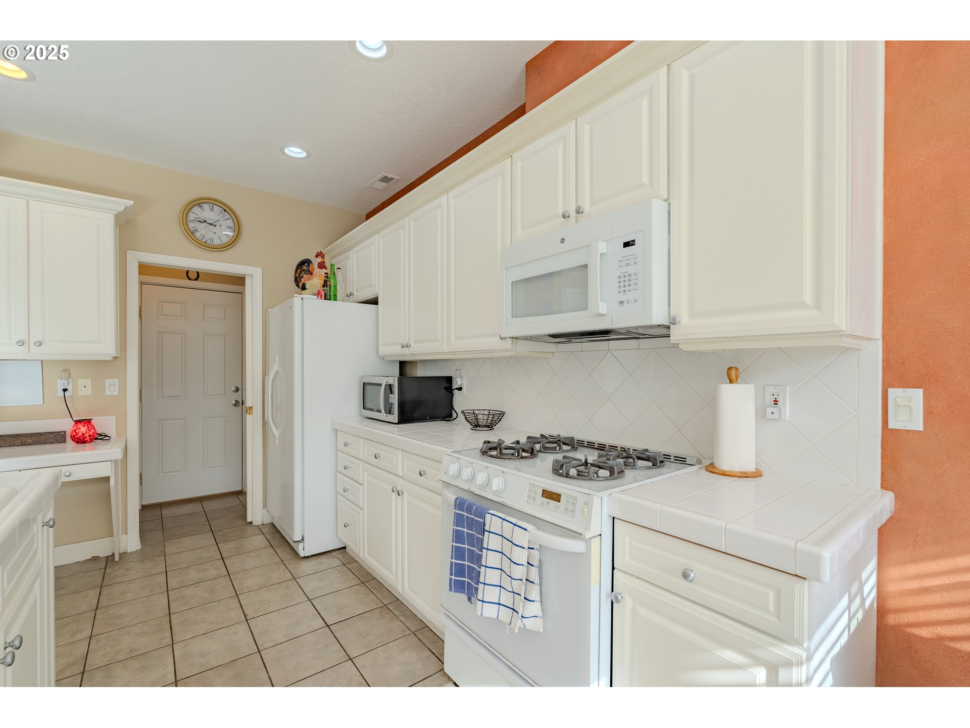 8709 Northeast 17th Street Vancouver, WA 98664 - Photo 10 of 30