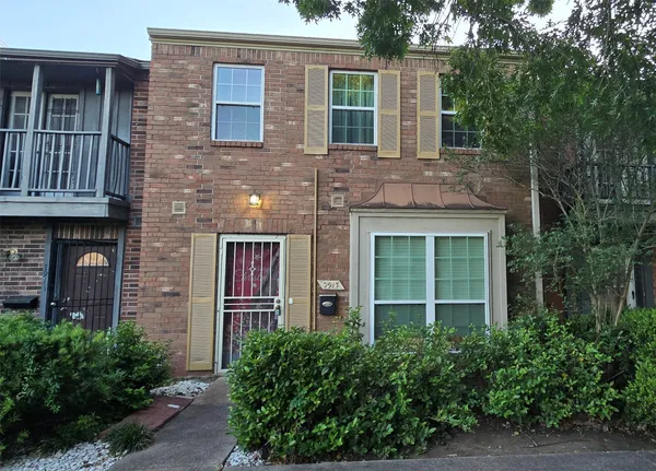 $1,500 | 7913 Grove Ridge Drive, Houston, TX 77061