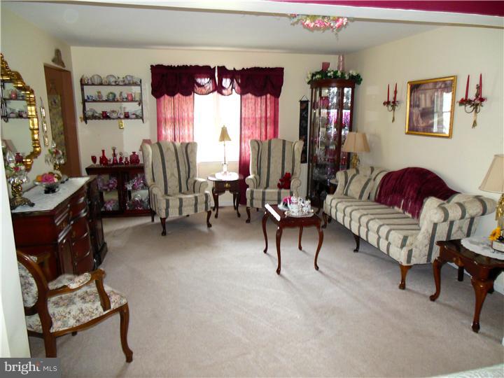 33 Clover Ridge Drive Mickleton, NJ 08056 - Photo 11 of 18 Living Room