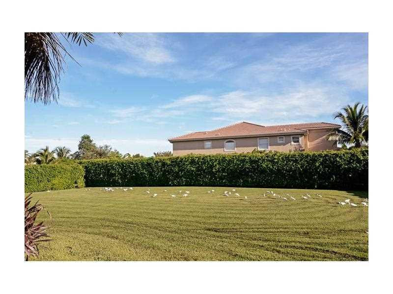 10057 Laurel Road Davie, FL 33328 - Photo 7 of 27 Yard/Garden
